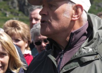 Roddy keeps the group informed about his recollection of Calbost A man talking to listening group