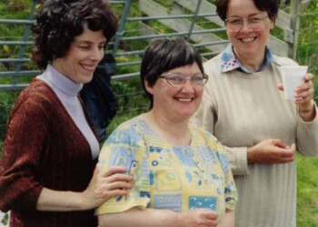3 ladies with drinks
