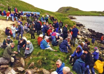 Comunn Eachdraidh group on Eilean Chalum Cille for our 1997 annual outing Large group on grassy shoreline