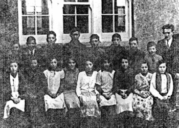 Cromore School Class 1934: Back Row l-r: Alex J Smith, Caros, Cromore; Alex D Macdonald, 23 Cromore; Donald Mackinnon, 7 Cromore; Calum A Macarthur, Mission House, Cromore; John A Smith, 15 Cromore; John Smith, Caros, Cromore; Donald M Macleod, 18 Cromore; Murdo Smith, 15 Cromore; Mr Maclennan, Headmaster Front Row l-r: Mary Macleod, 21 Cromore; Catherine Mackinnon, Torostay; Katie M Macleod, 11 Cromore; Dolina Macleod, 21 Cromore; Margaret Macleod, 11 Cromore; Peggy Mackenzie, 17 Cromore; Katie A Macleod, 26 Cromore; Katie Macleod, 14 Cromore; Chrissie Macaulay, 22 Cromore Class photo Cromore School Class 1934