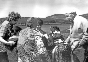 Last Day at Kershader School 1973: LAST DAY AT KERSHADER SCHOOL 1973 Left to Right – An American visitor; Annabell Macdowall, Habost; Mrs Macleod, 2 Kershader; Iain Mackinnon, 11A Habost; Calum Mackinnon, 11A Habost; Shona Mackinnon, 11A Habost; Johanna Macleod, 11B Habost; Murdo Macleod, 2 Kershader; Ian N Macleod 11B Habost. Last Day at Kershader School 1973