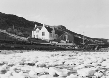 Frozen river by Gravir School Frozen river in front of Gravir school